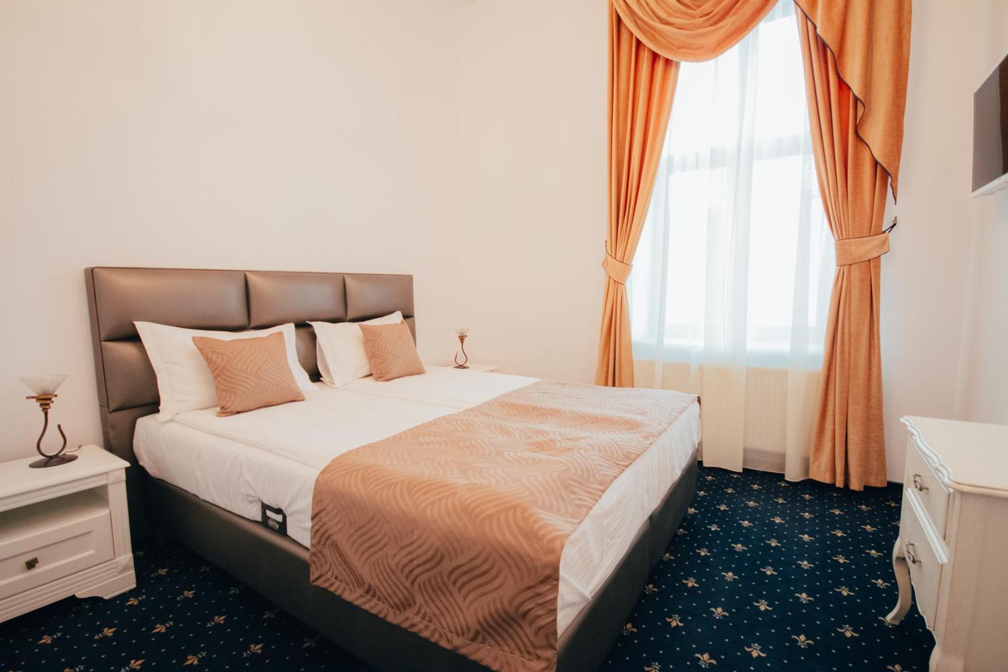 Hotel Carol - Vatra Dornei Exteriör bild
