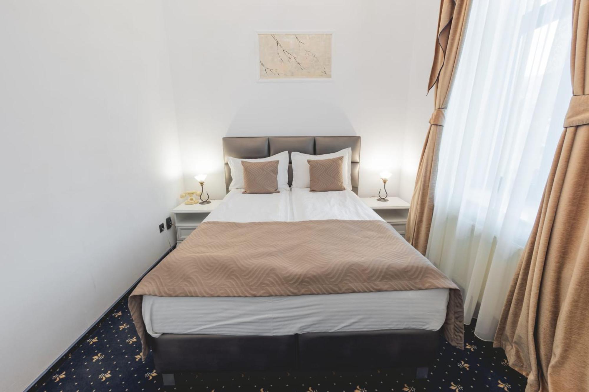 Hotel Carol - Vatra Dornei Exteriör bild