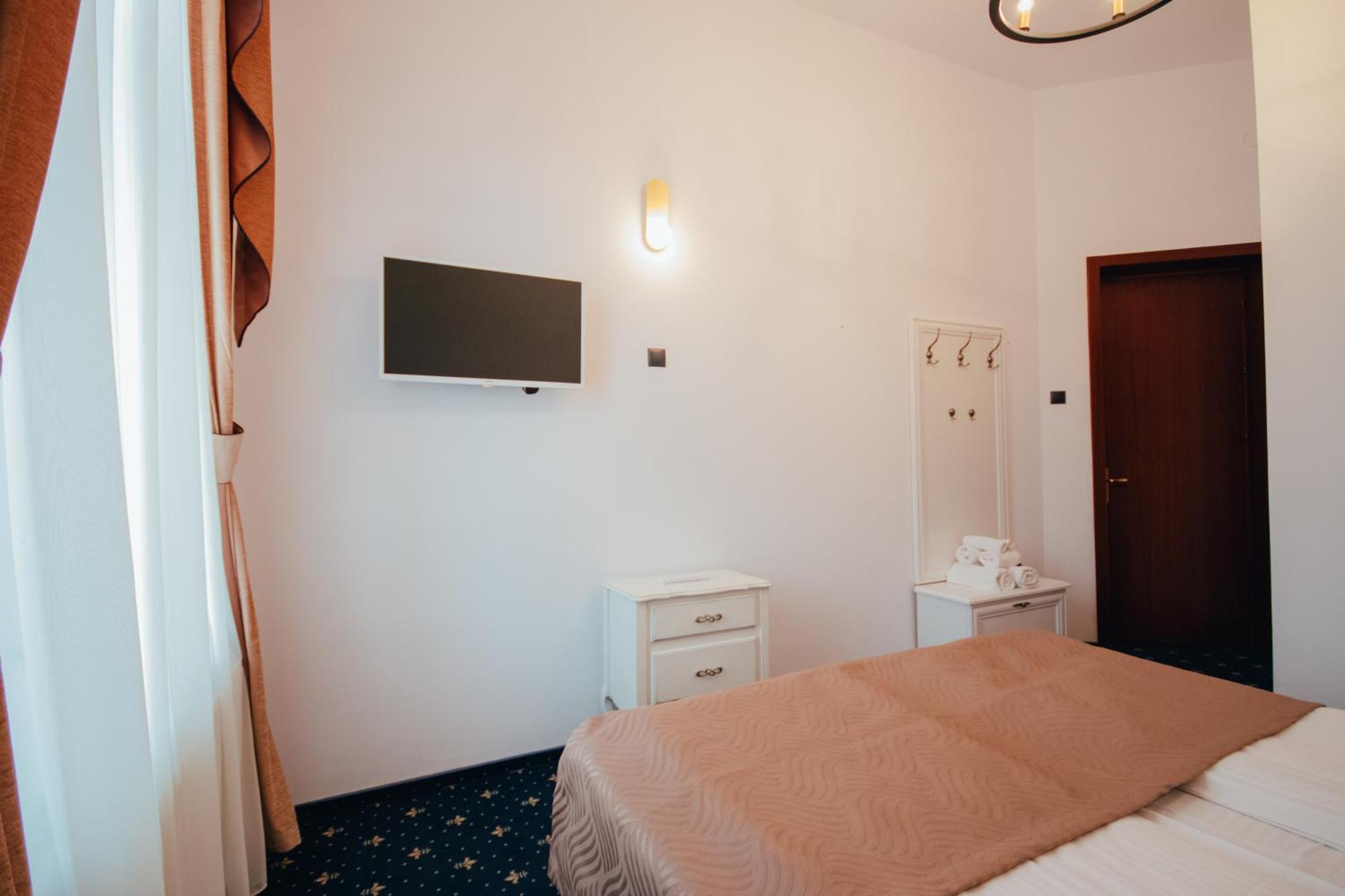Hotel Carol - Vatra Dornei Exteriör bild