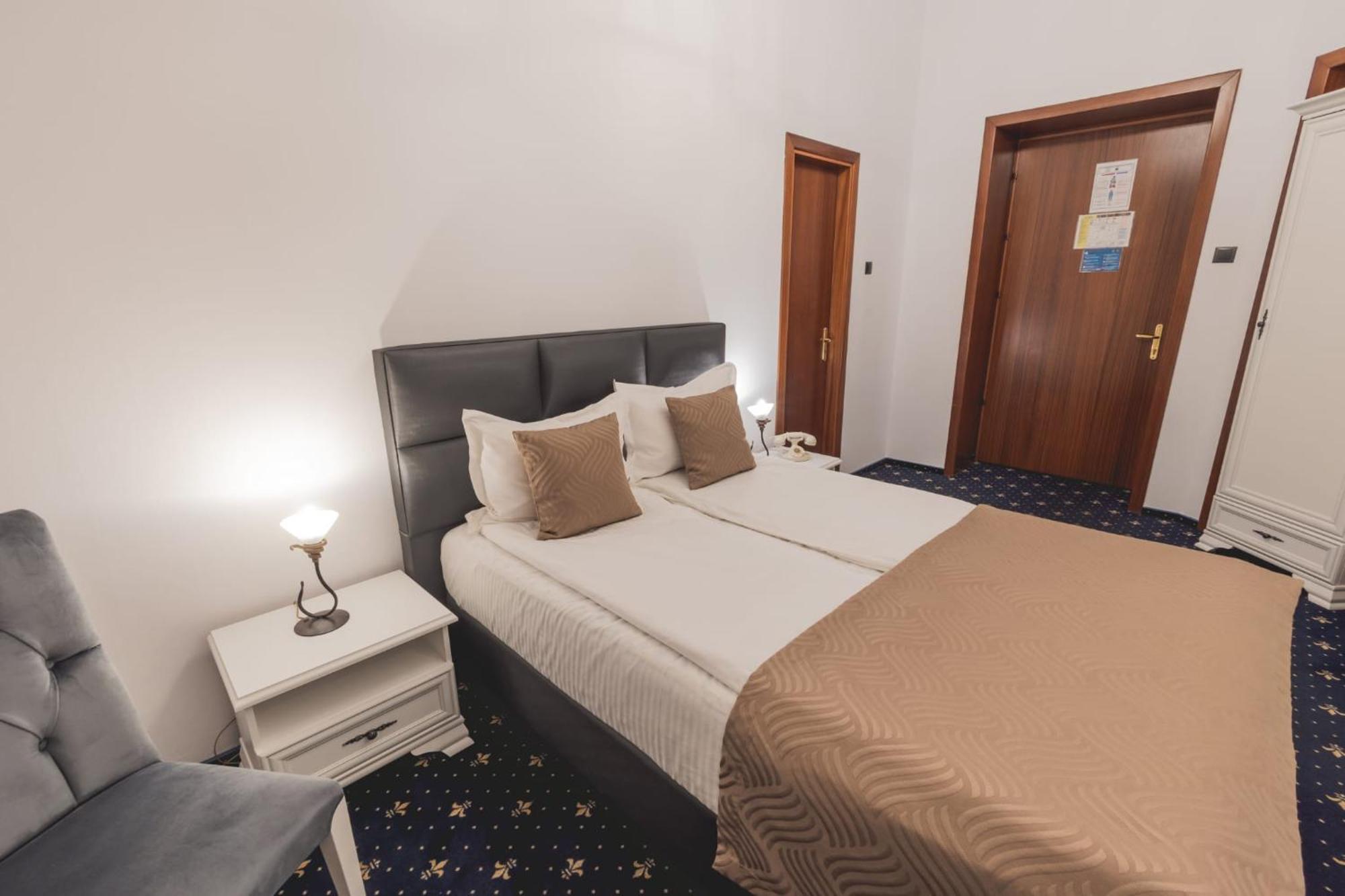 Hotel Carol - Vatra Dornei Exteriör bild