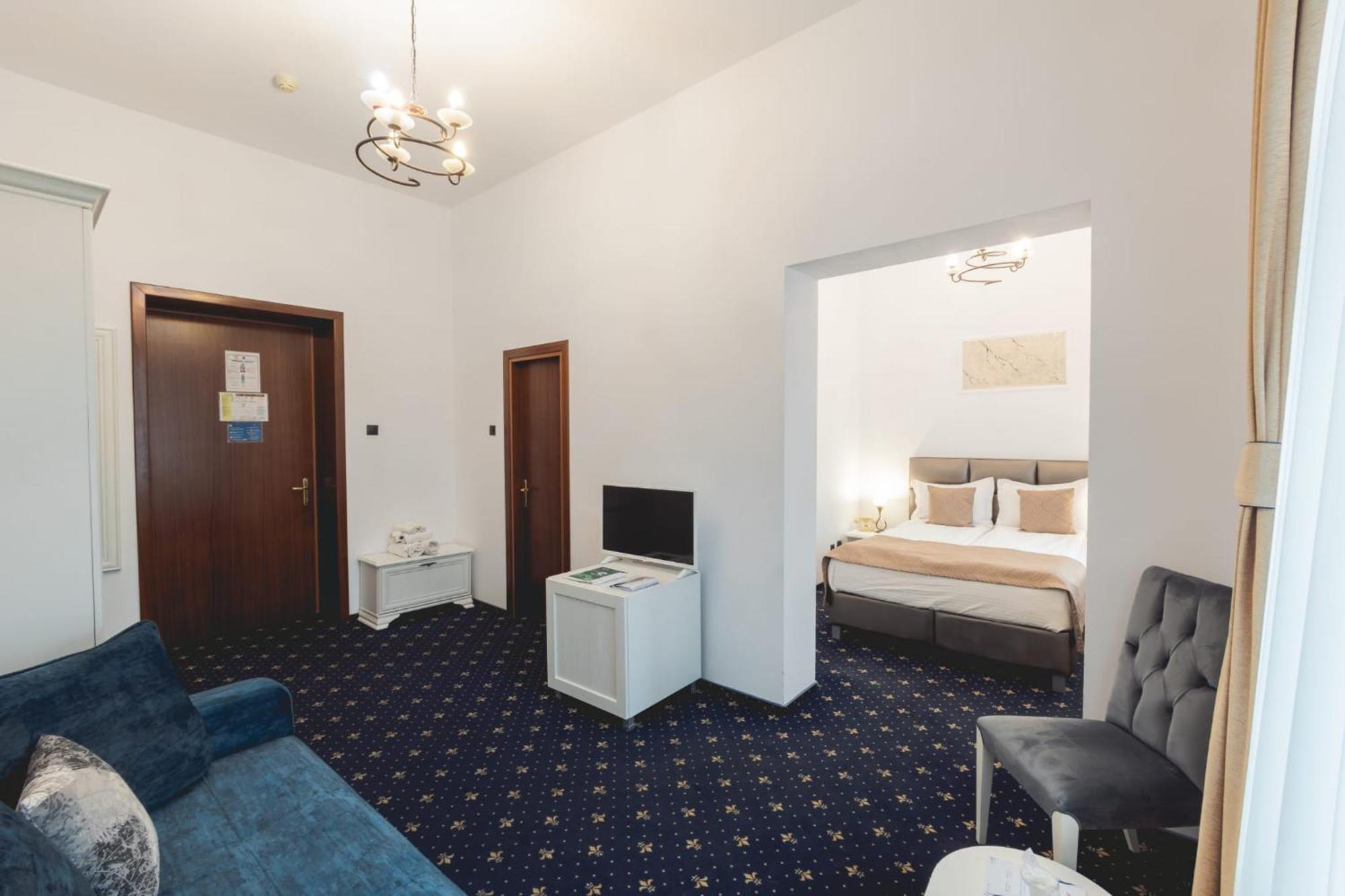 Hotel Carol - Vatra Dornei Exteriör bild