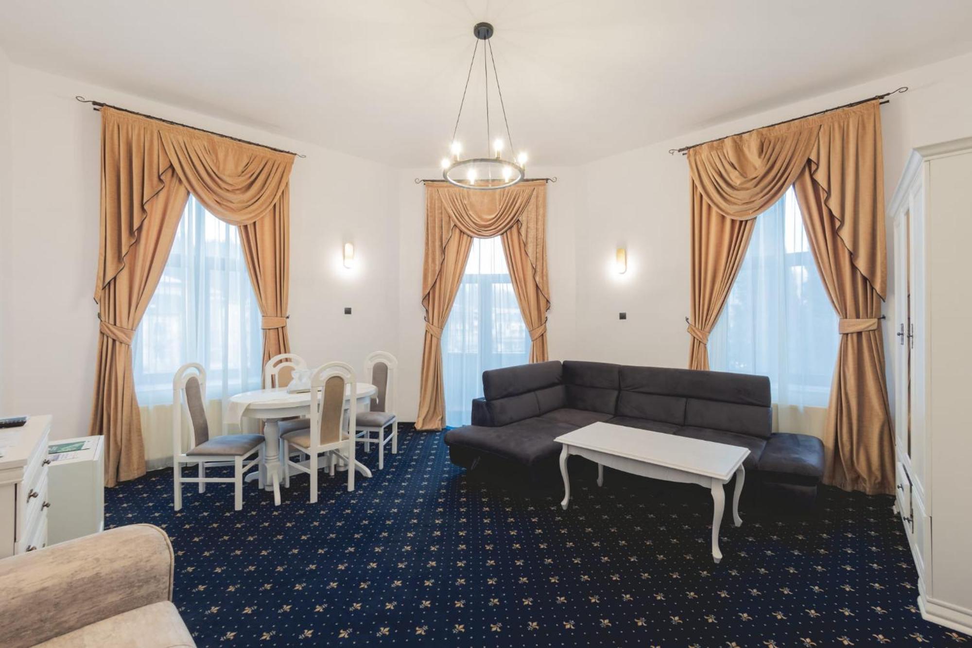 Hotel Carol - Vatra Dornei Exteriör bild