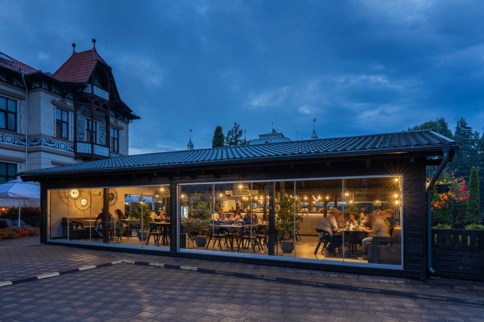 Hotel Carol - Vatra Dornei Exteriör bild