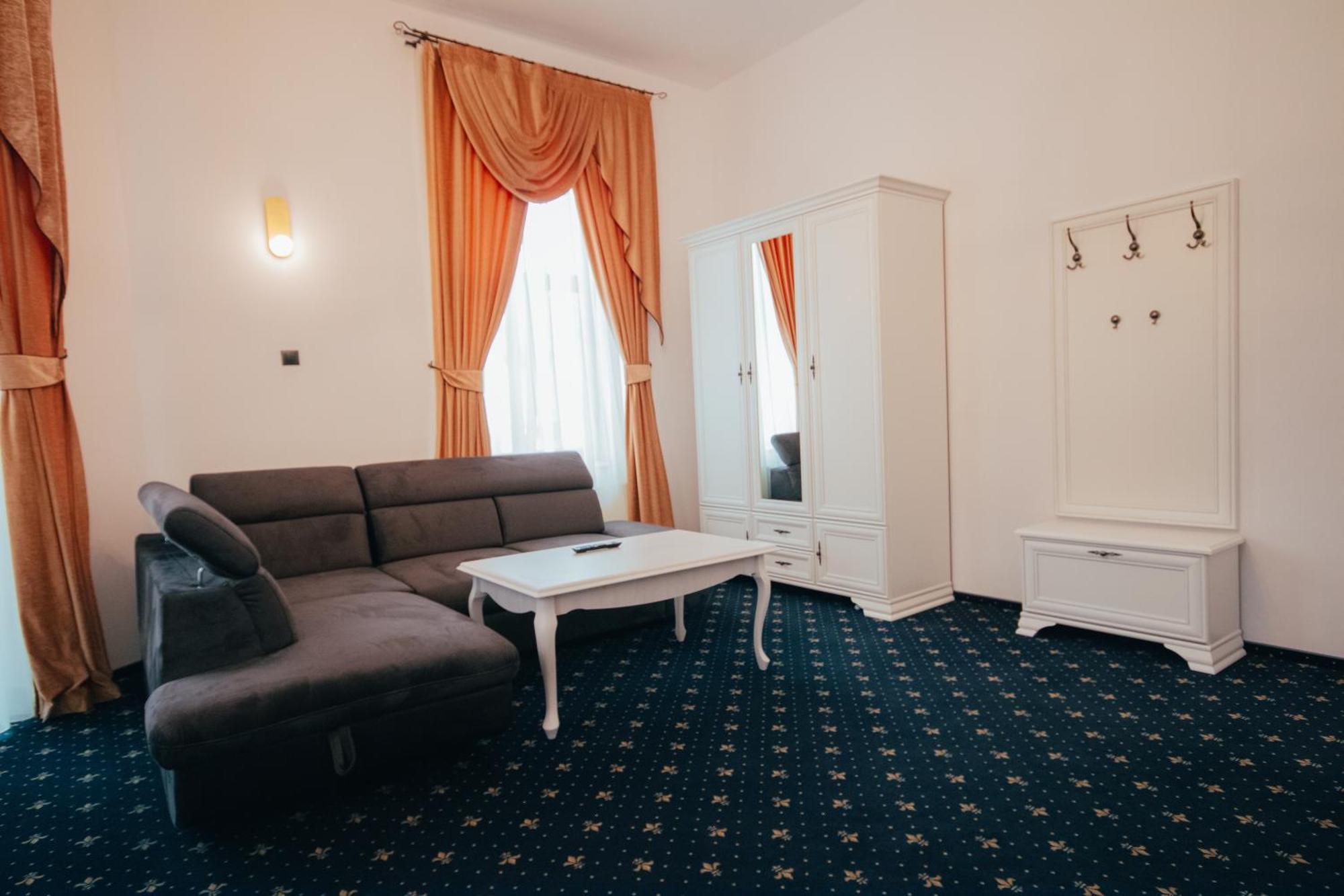 Hotel Carol - Vatra Dornei Exteriör bild