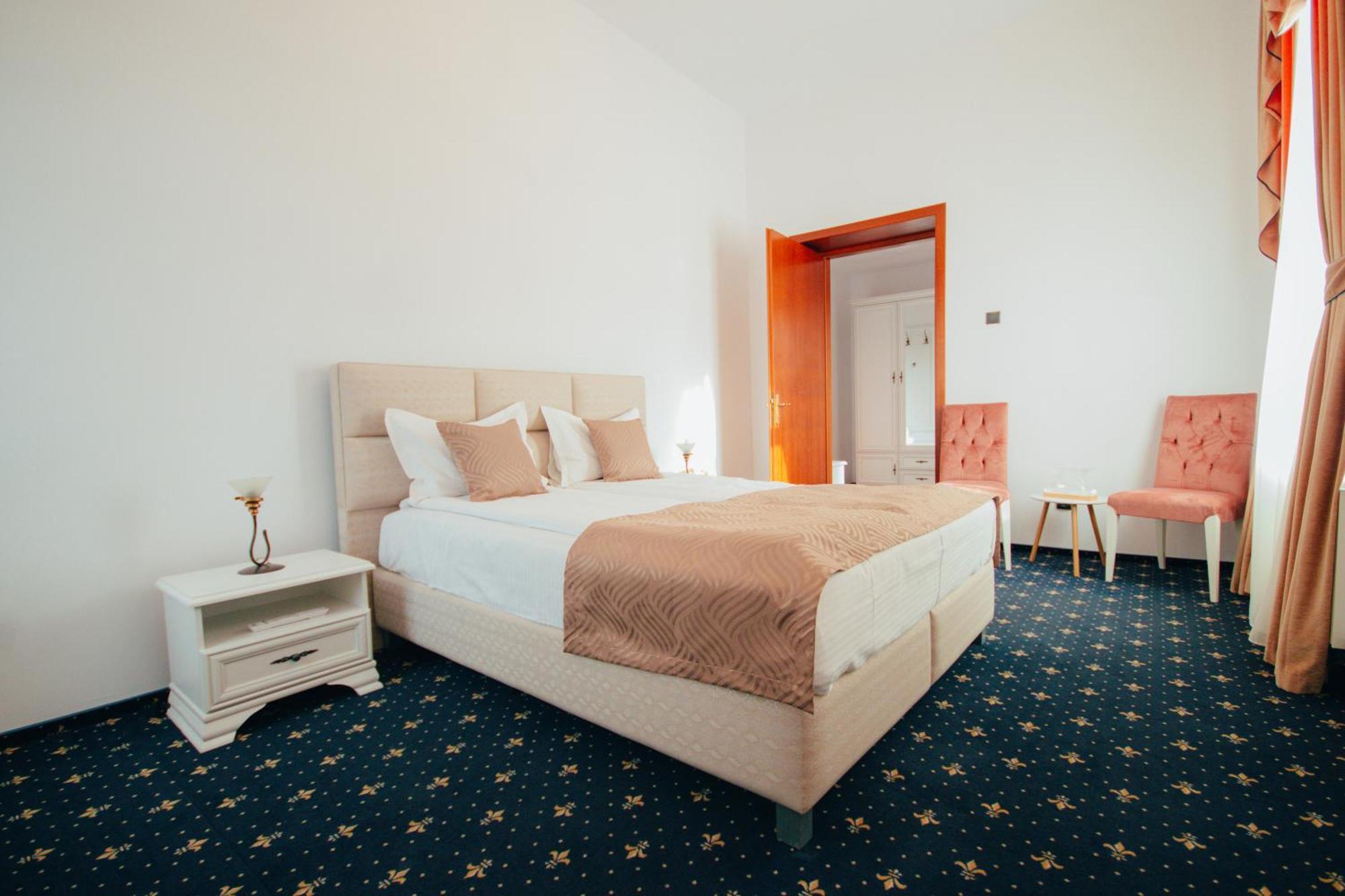 Hotel Carol - Vatra Dornei Exteriör bild