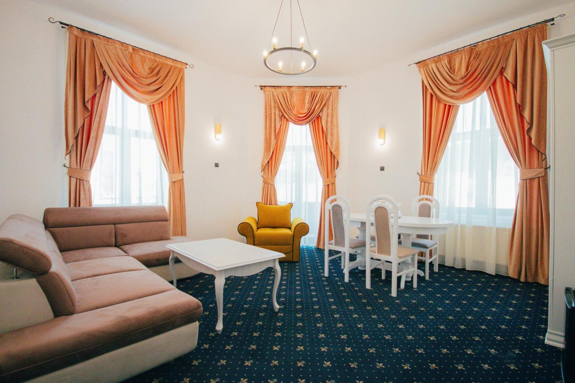 Hotel Carol - Vatra Dornei Exteriör bild