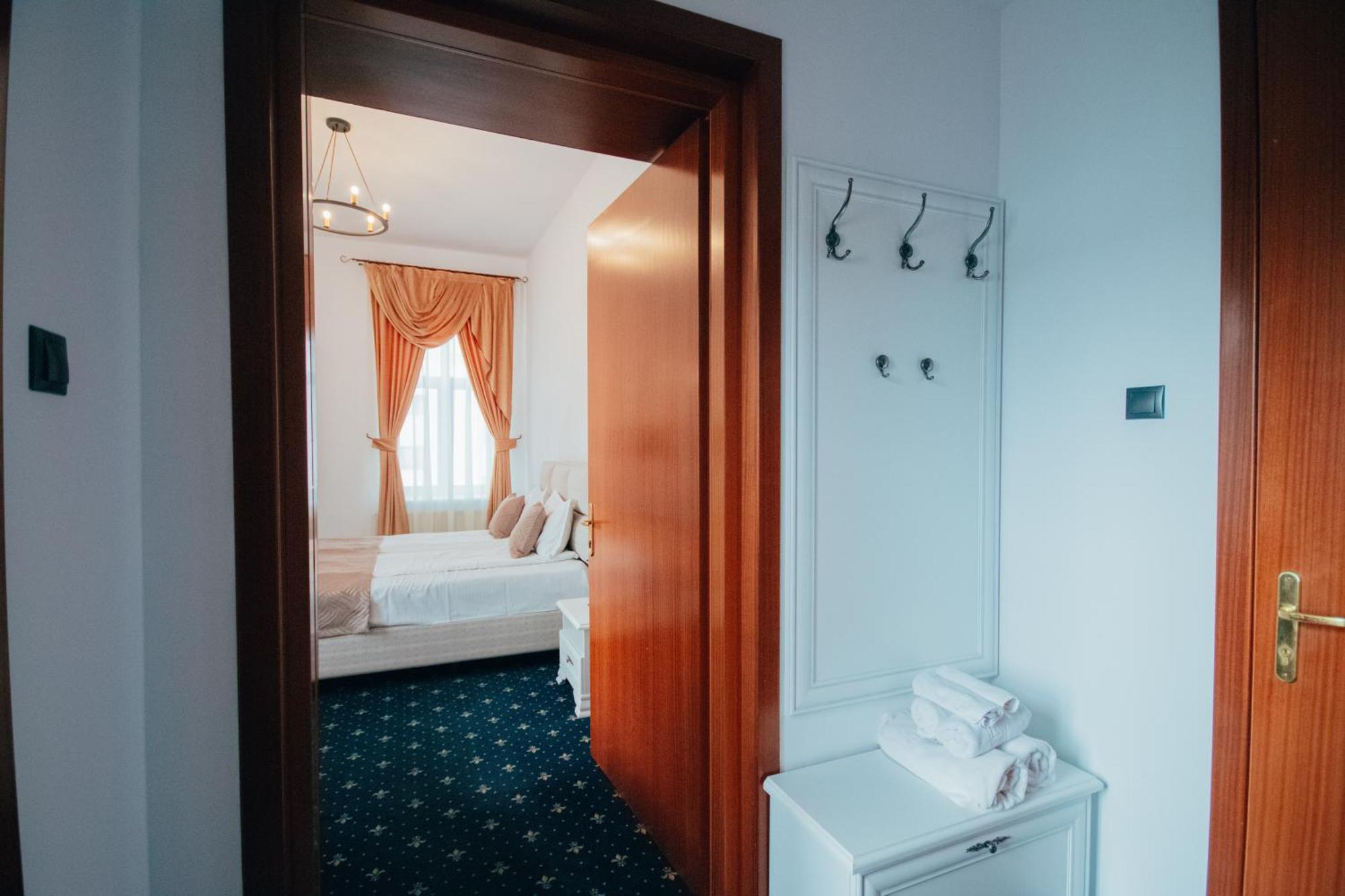 Hotel Carol - Vatra Dornei Exteriör bild