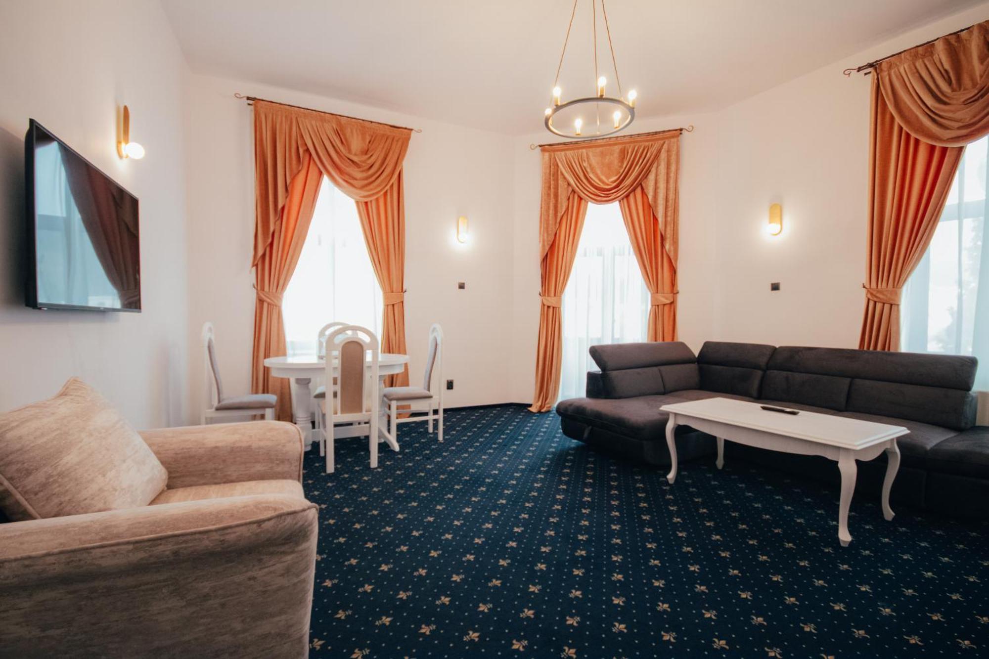Hotel Carol - Vatra Dornei Exteriör bild