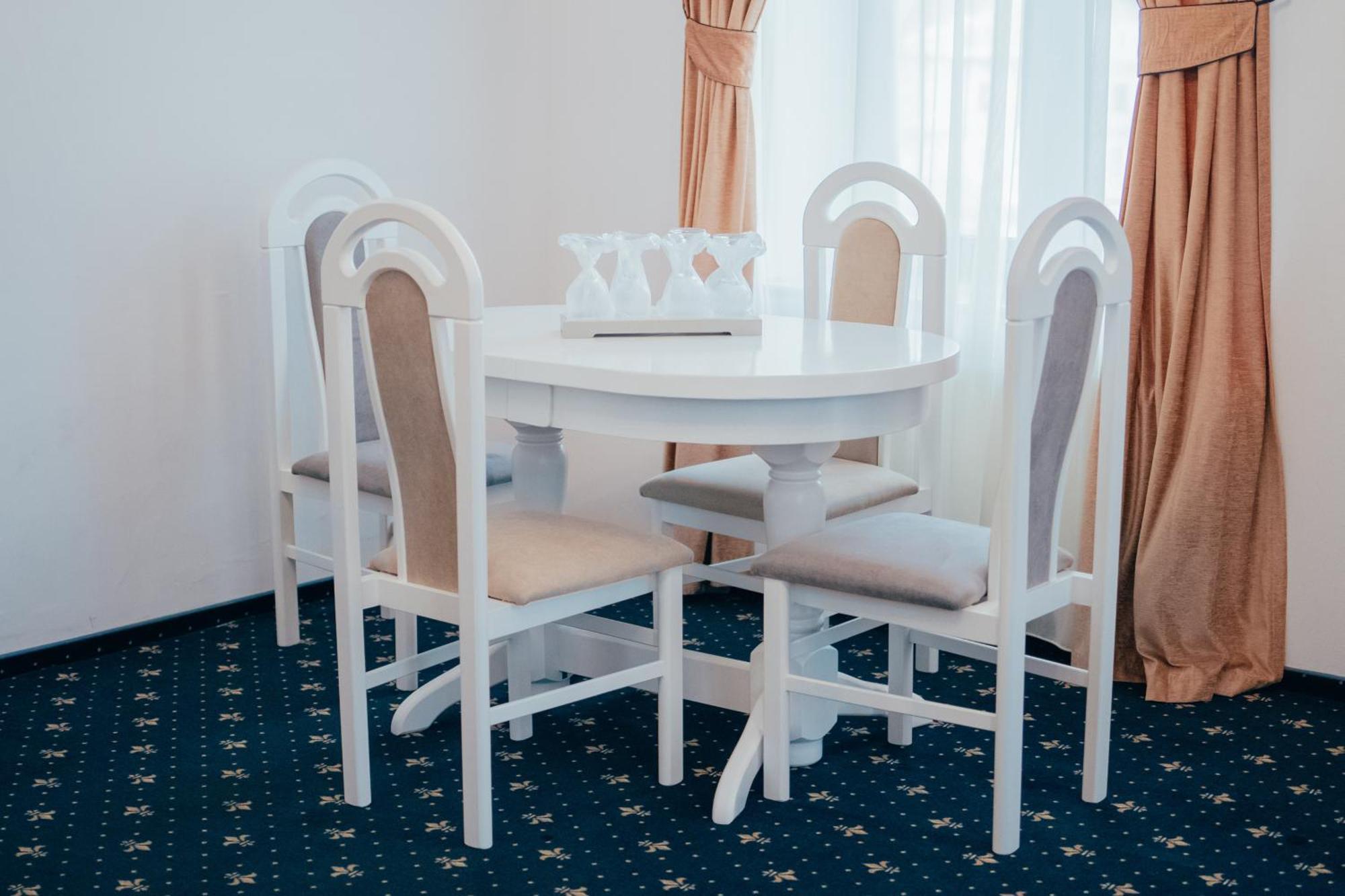 Hotel Carol - Vatra Dornei Exteriör bild