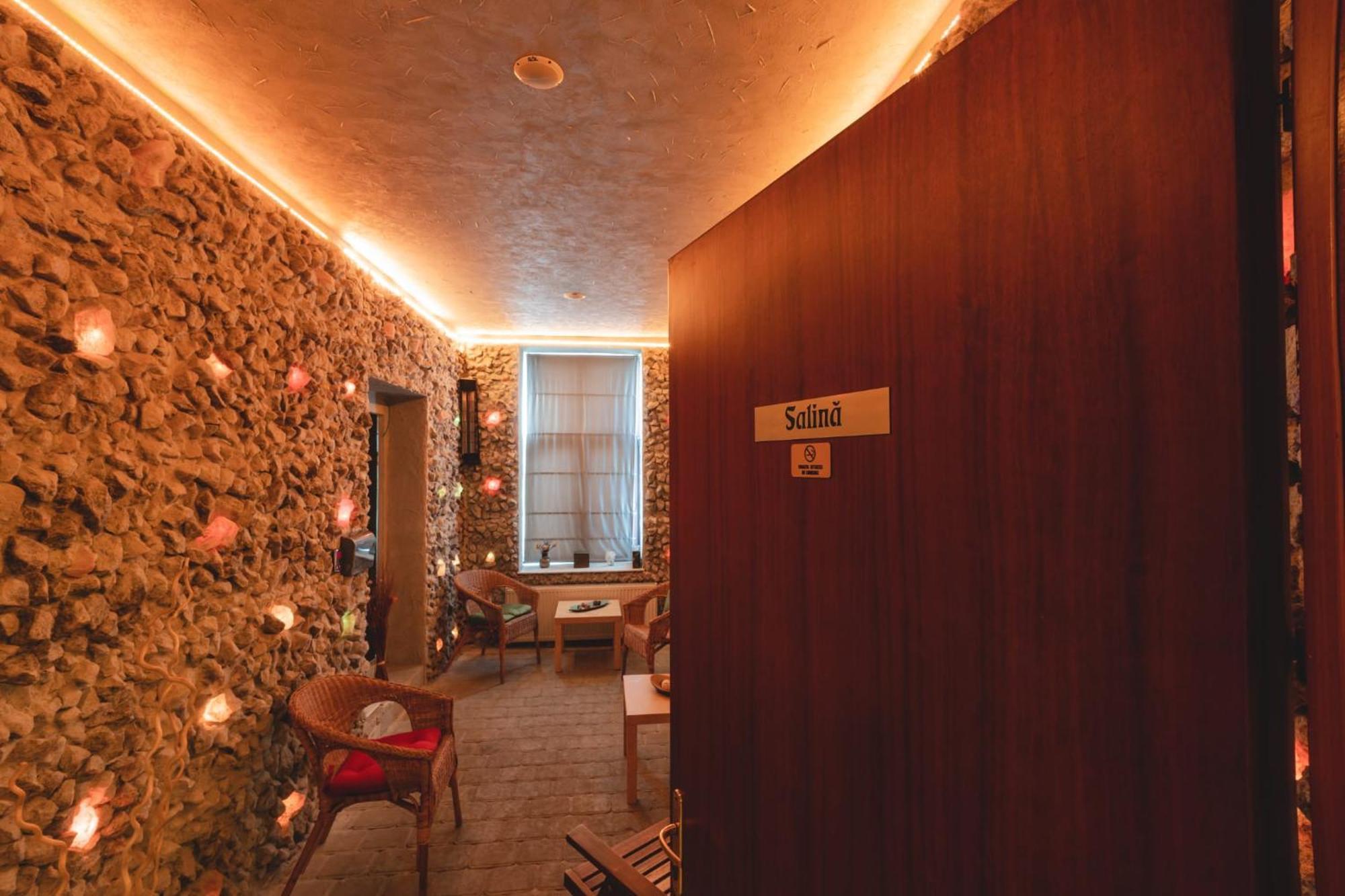Hotel Carol - Vatra Dornei Exteriör bild
